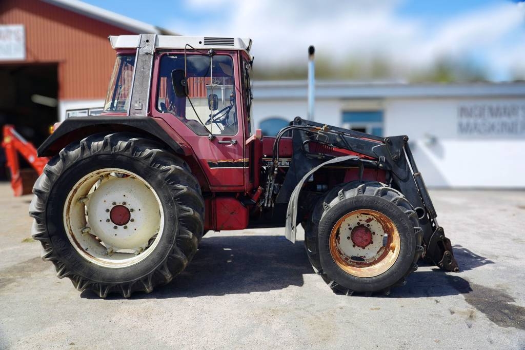International 955 AXL / DAT697