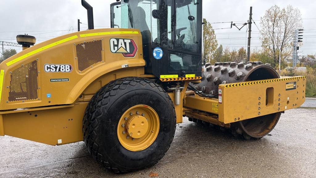 Rouleau monocylindre Caterpillar CS 78 B — occasion 2023