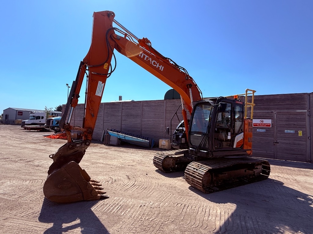 Hitachi ZX 135 US-7