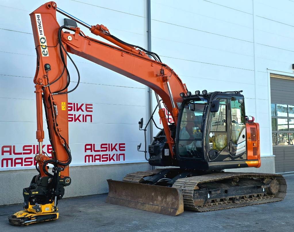 Hitachi ZX 135 US-6