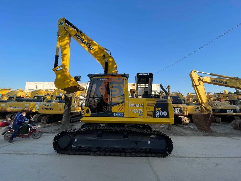 Pelle sur chenilles Komatsu PC 200-8 — occasion 2024
