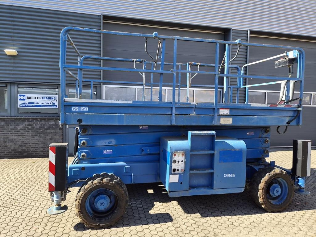 Nacelle à ciseaux Haulotte H15SDX 4x4 — occasion, 4 242 h