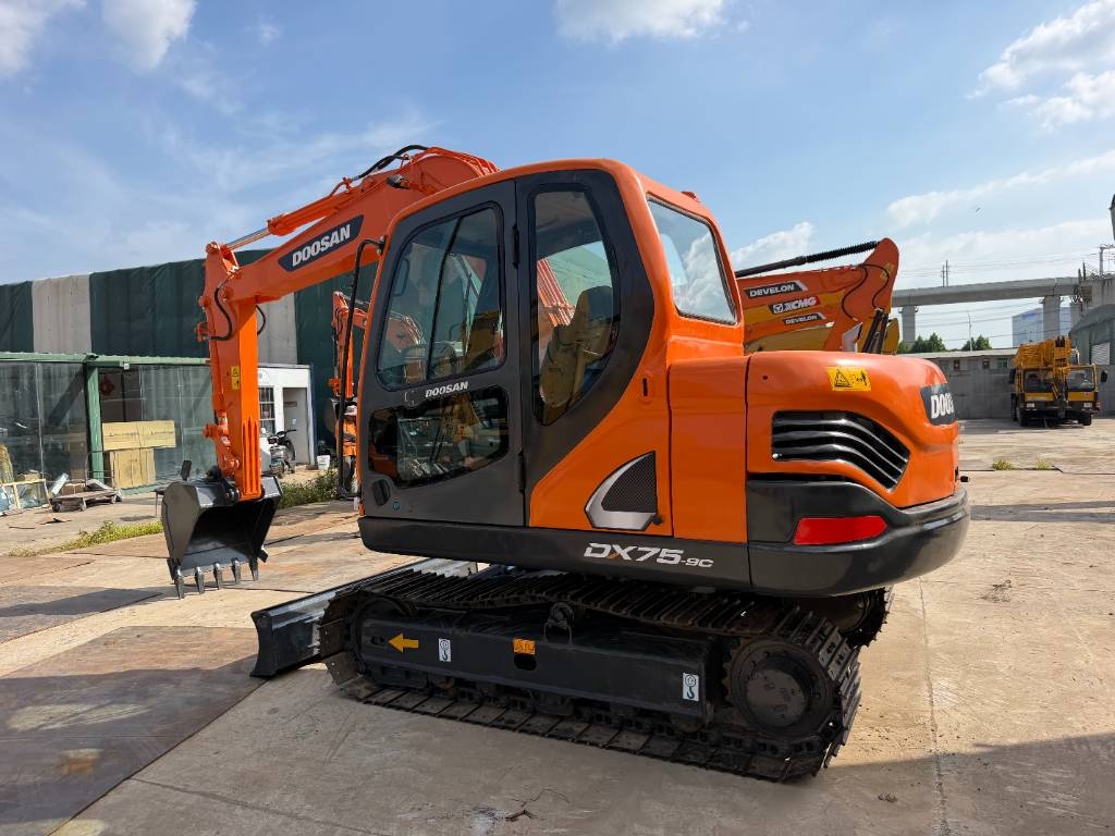 Mini-pelle Doosan DX75 — occasion 2022