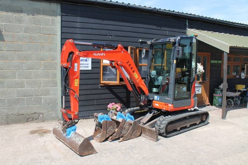 Kubota U 27-4