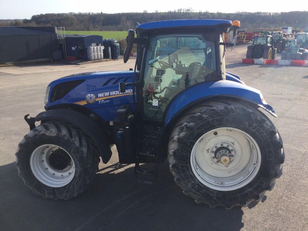 New Holland T7230