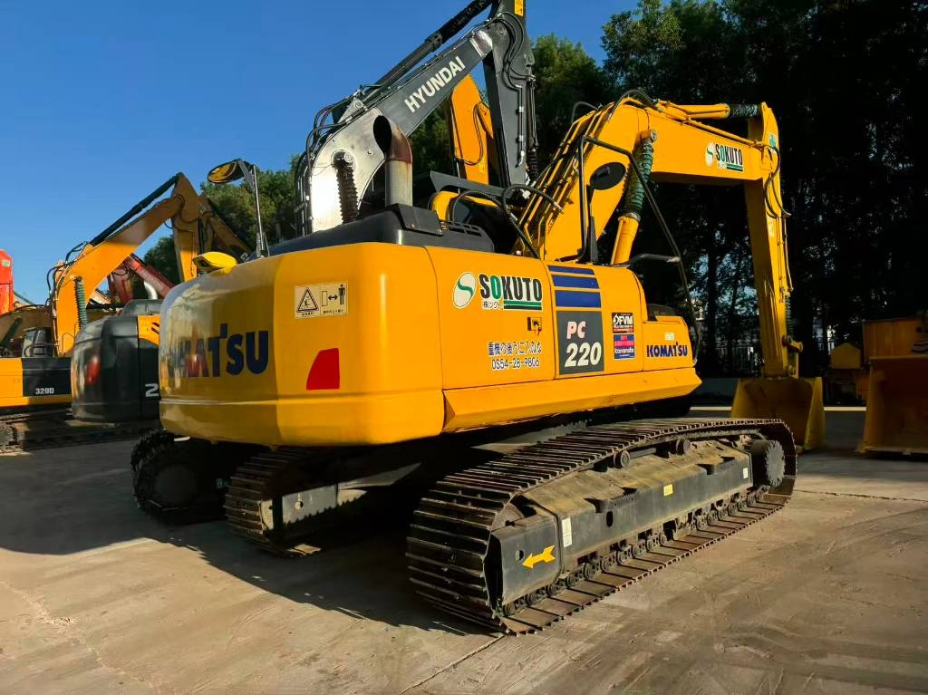 Komatsu PC220-8