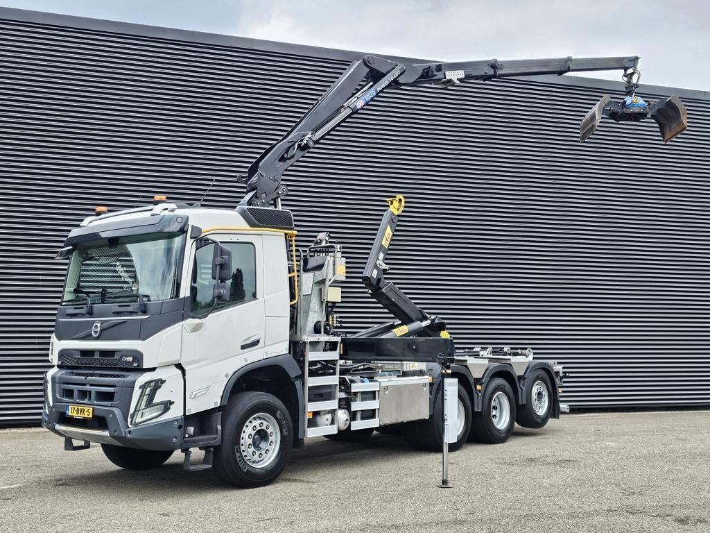 Volvo FMX 460 8x4*4 / HMF Z KRAAN + HYVA LIFT