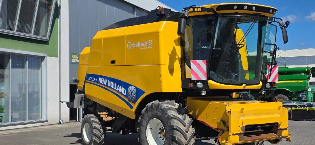 Moissonneuse-batteuse New Holland TC 5.70 — occasion 2017, 2 080 h