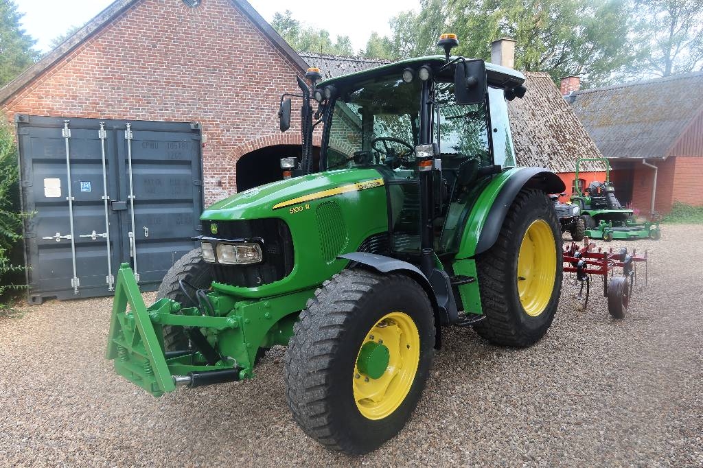 Tracteur agricole John Deere 5100 R — occasion