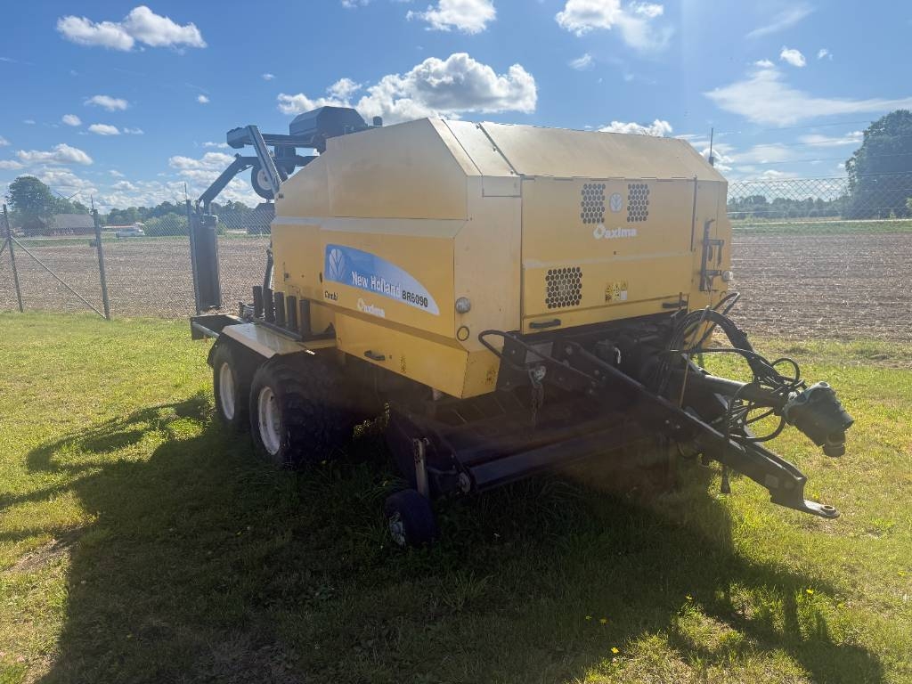 Presse à balles rondes New Holland BR 6090 Combi — occasion 2013