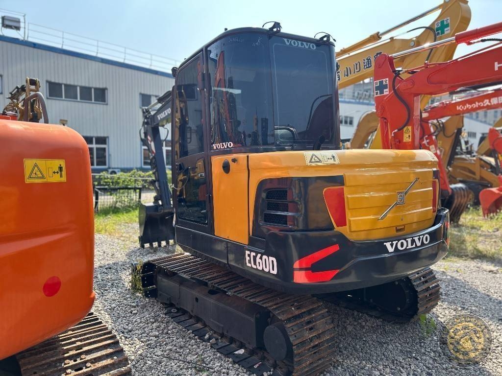 Pelle sur chenilles Volvo EC 60 D — occasion 2022