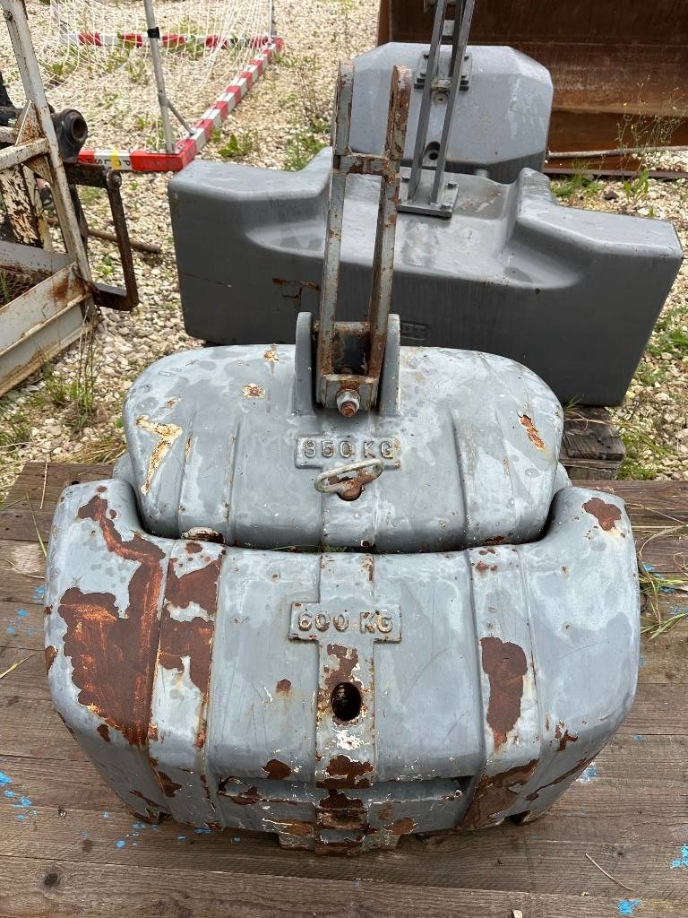 OBCIĄŻNIK AGCO 850 KG+600 KG