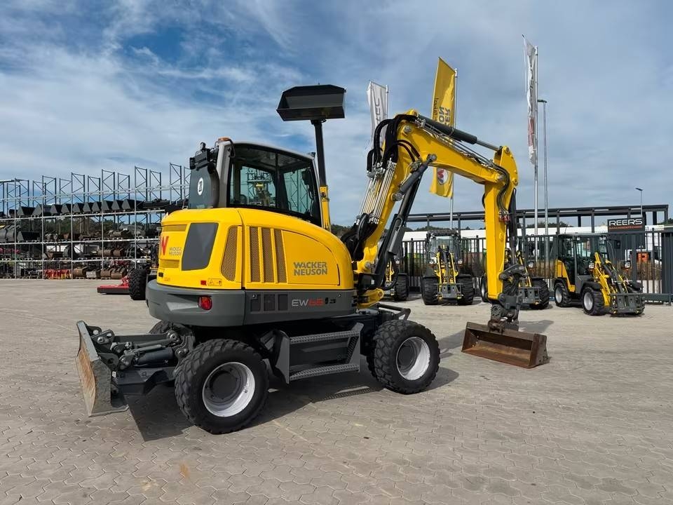 Pelle sur pneus Wacker Neuson EW 65 — occasion 2022, 500 h