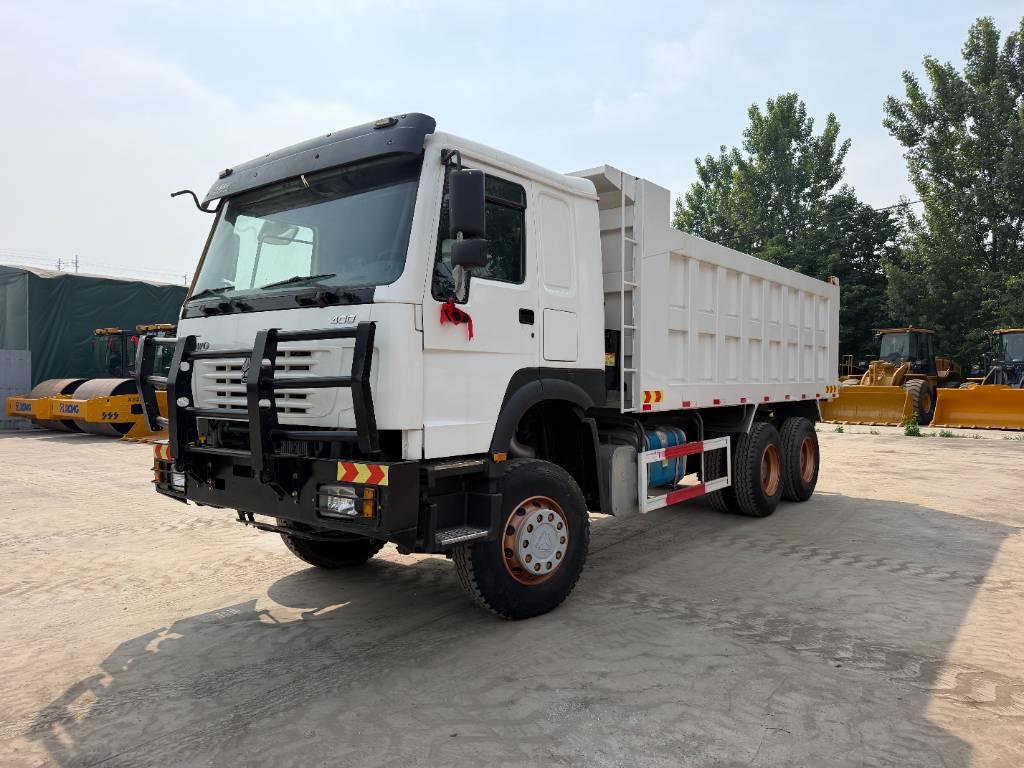 Camion benne Sinotruk HOWO — occasion 2023
