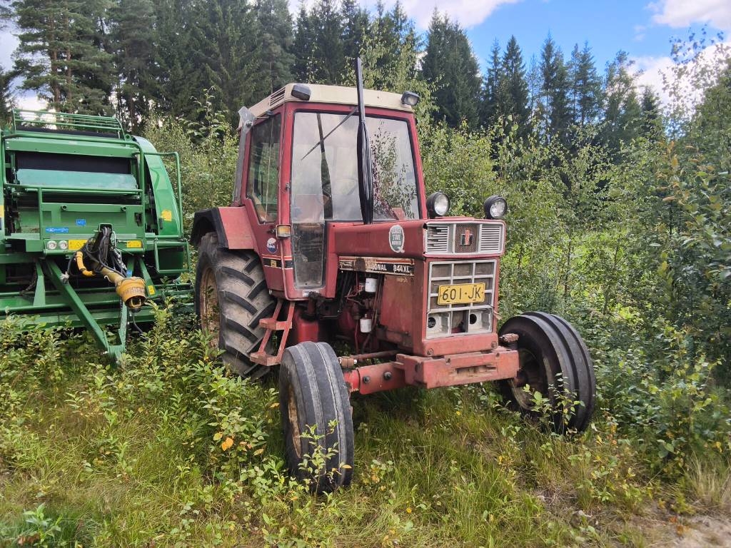 International 844XL