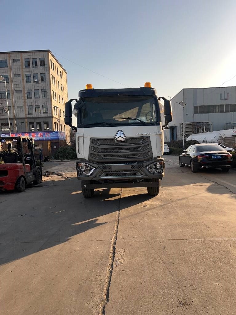 Sinotruk NX 430