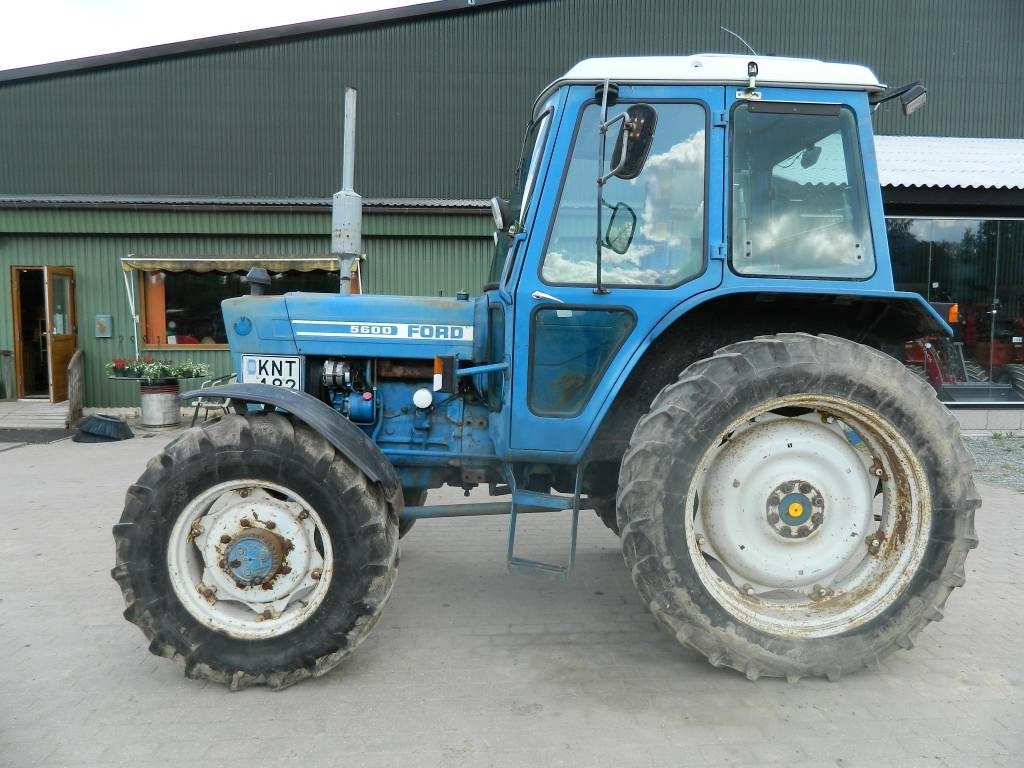 5600