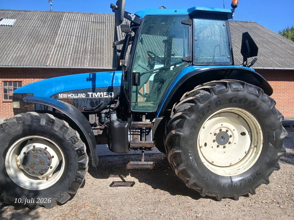 New Holland TM 150 med frontlift og Range Command gearkasse