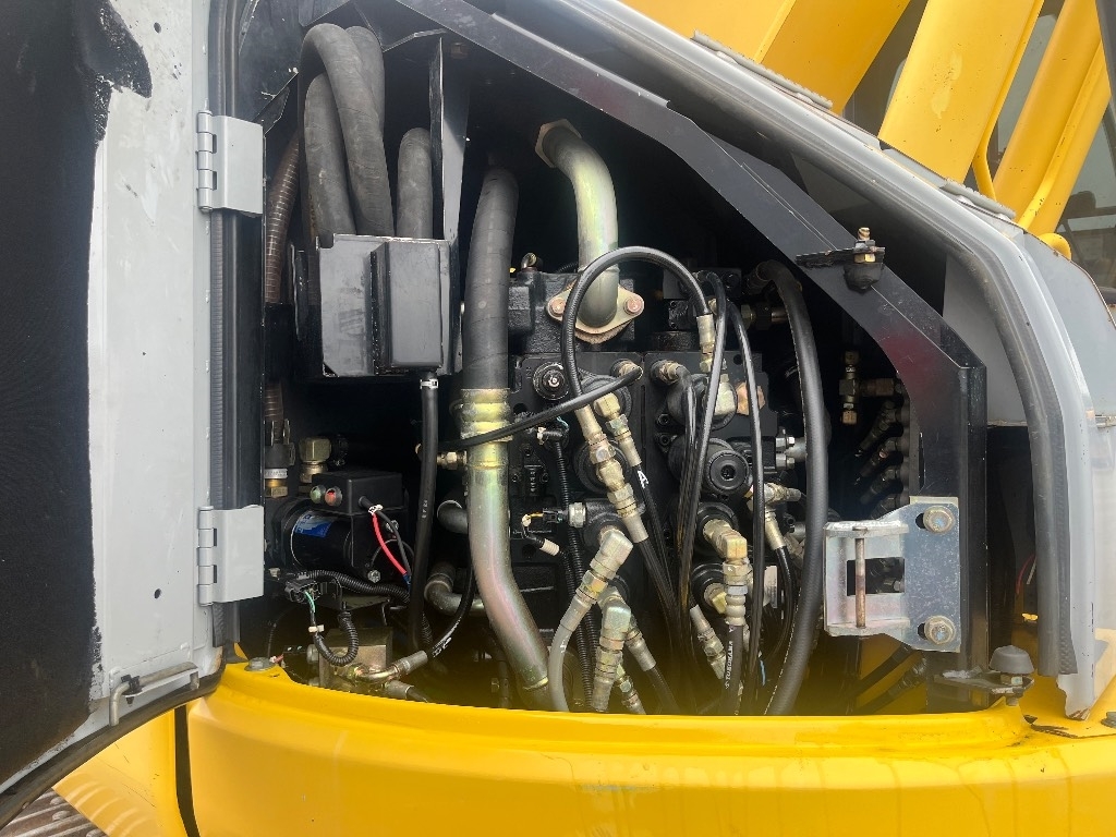 New Holland E 235 B SR / Rotátor, vedro, mazivo kuva 9