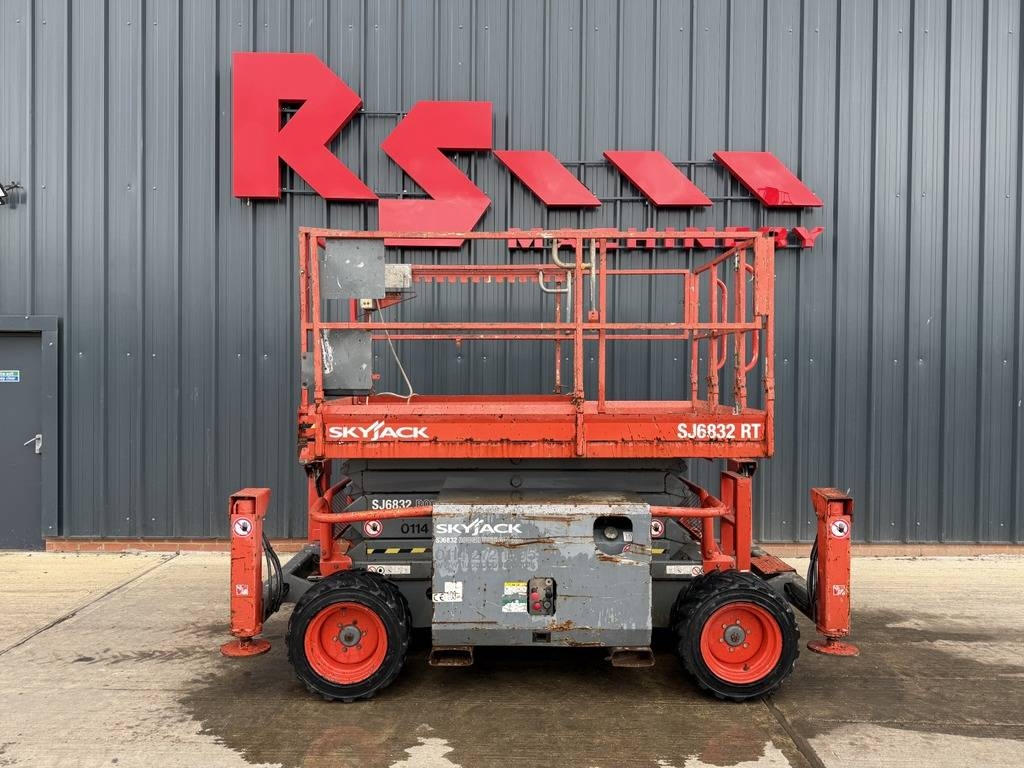 SkyJack SJ 6832 RT 12m Rough Terrain Scissor Lift
