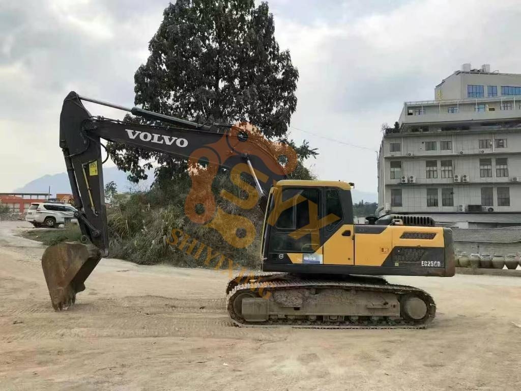 Pelle sur chenilles Volvo EC 210 D — occasion 2024, 861 h