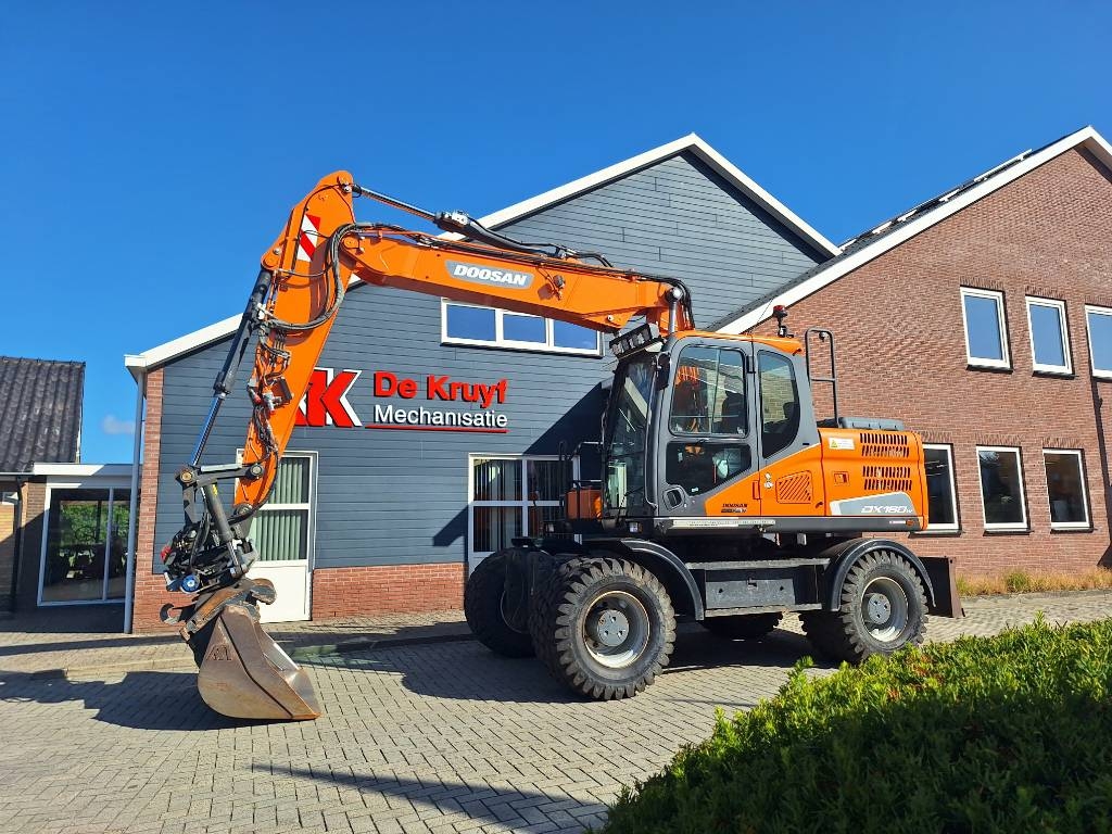 Pelle sur pneus Doosan DX160W-5 — occasion 2021, 3 800 h