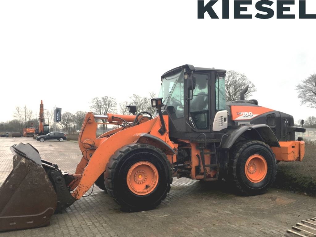 Chargeuse sur pneus Hitachi ZW 180-6 — occasion 2017, 13 930 h