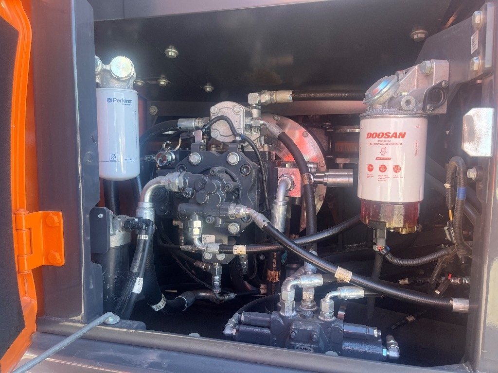 Doosan DX 160 LCH / Forest modell, Zsír, Új láncok! kuva 12