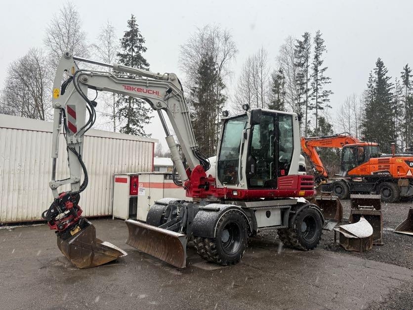 Pelle sur pneus Takeuchi TB295W — occasion 2017, 5 068 h