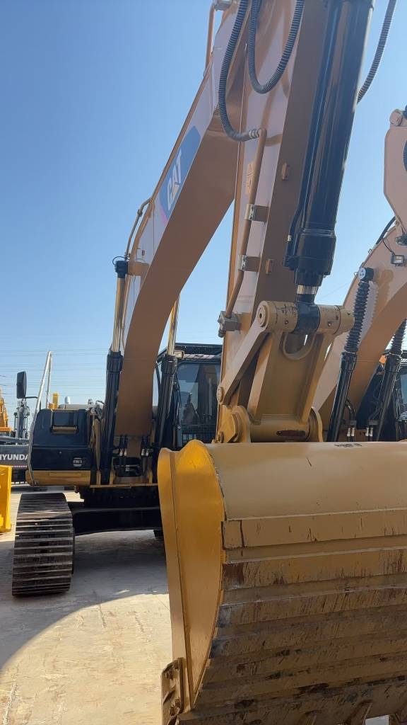CAT 320D2L