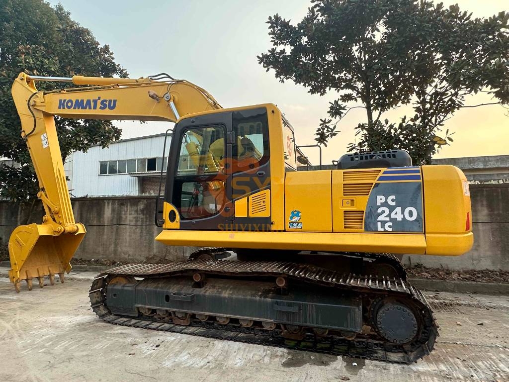 Pelle sur chenilles Komatsu PC 240-8 — occasion 2023, 1 355 h