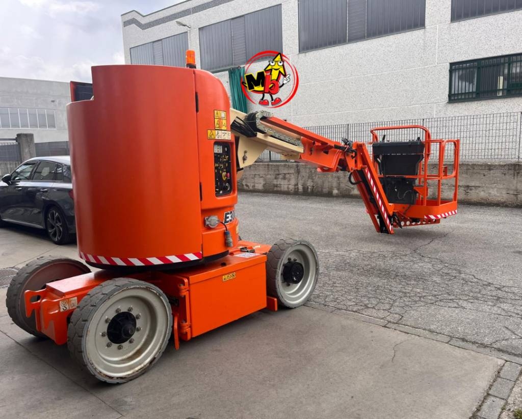 JLG E300