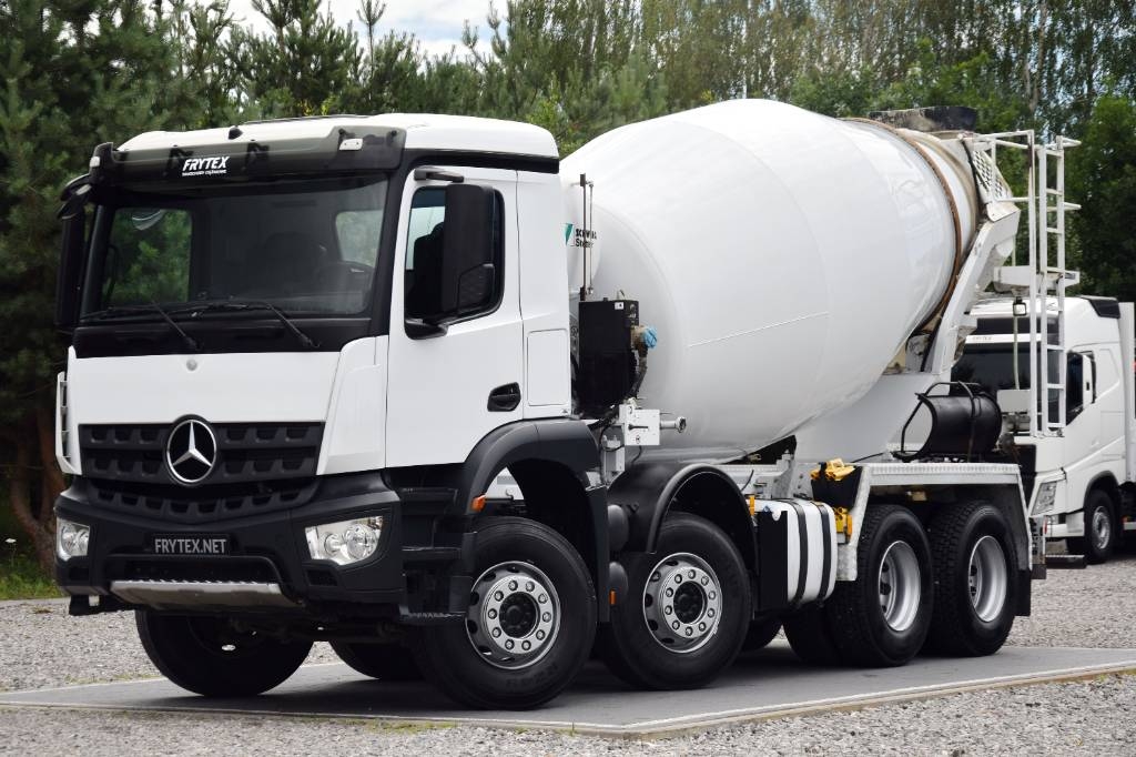 Mercedes-Benz Arocs 3243