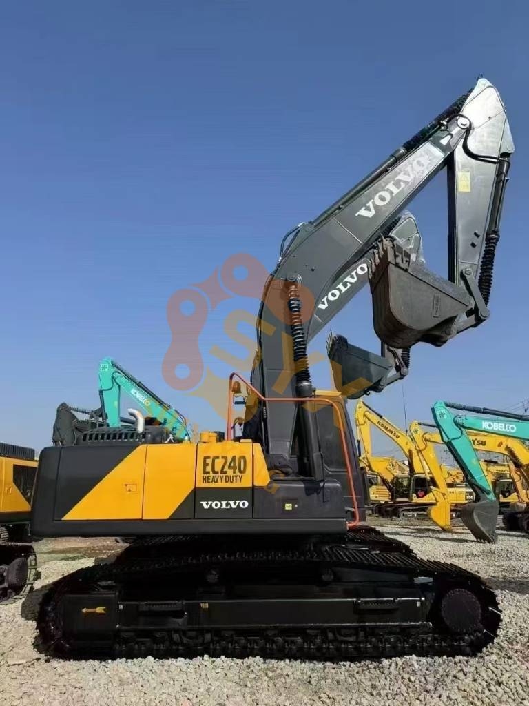 Pelle sur chenilles Volvo EC 240 D — occasion 2023
