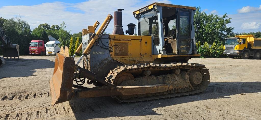 Hanomag D670E