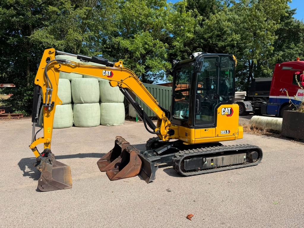CAT 303.5 - Like new!