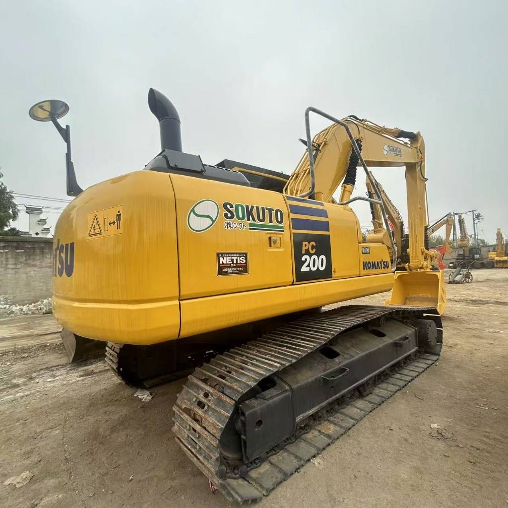 Komatsu PC200