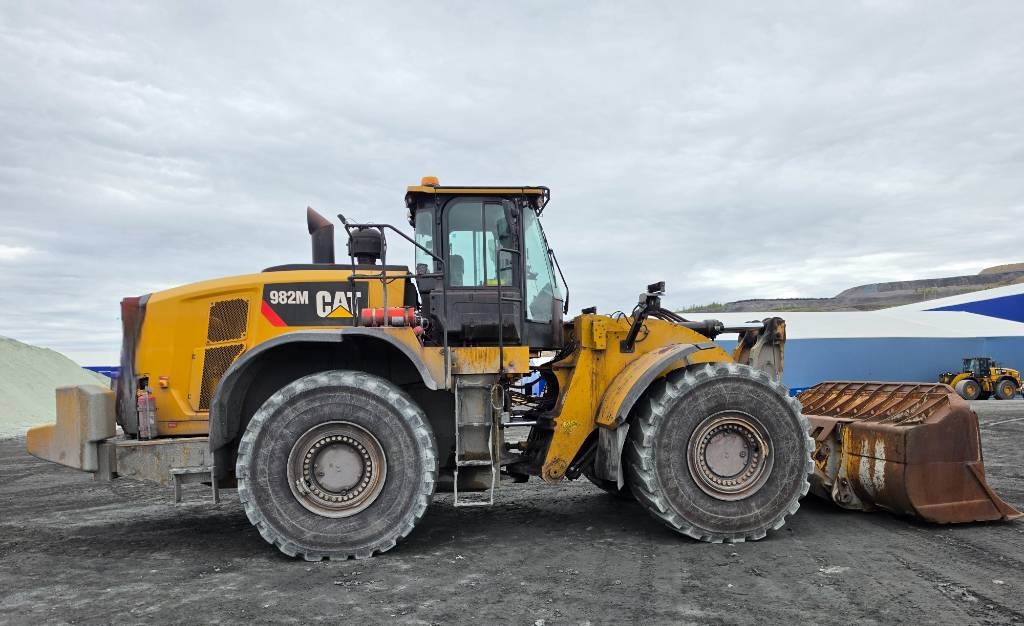 CAT 982 M