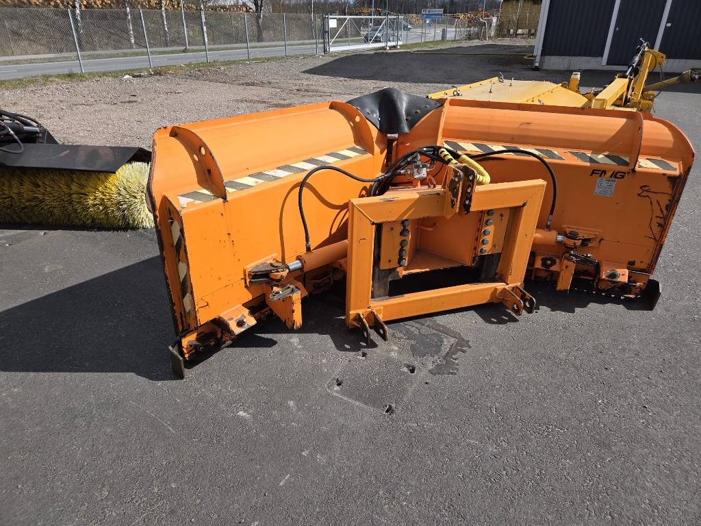 FMG 320 Nivelaura
