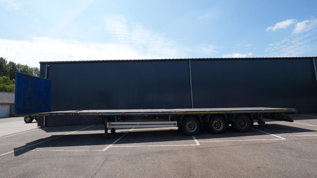 Pacton 3 axle Flatbed trailer with twistlocks