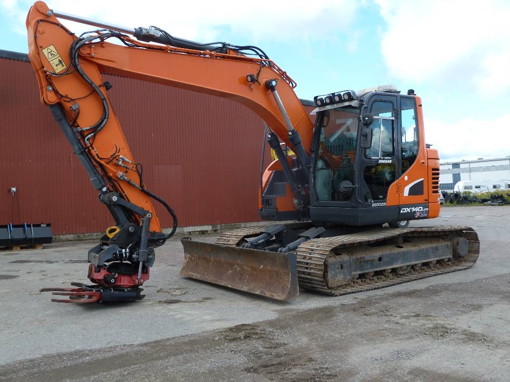 Doosan DX140LCR-5 / Engcon EC219 m. grip