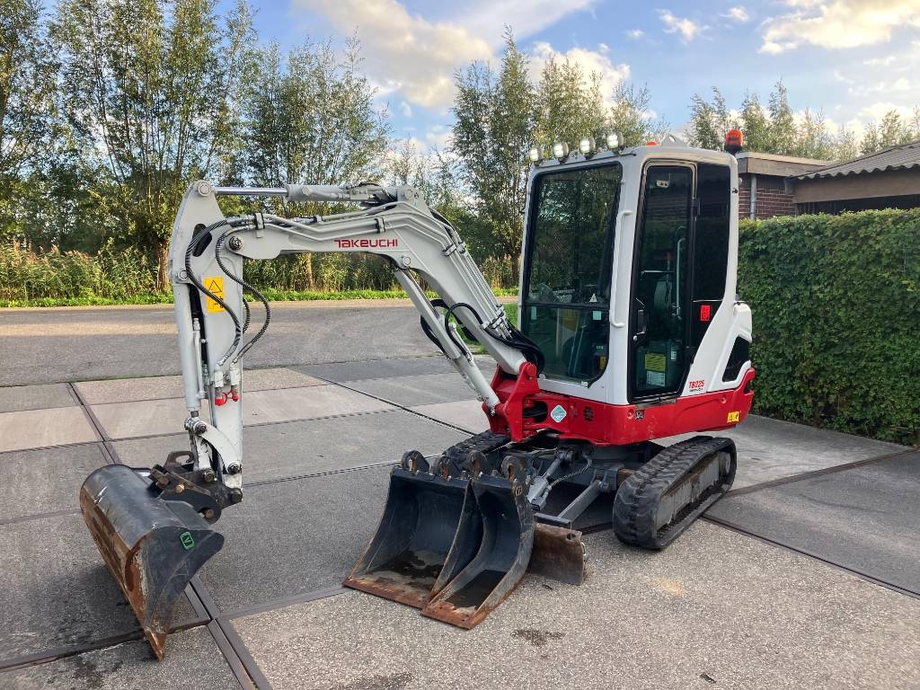 Takeuchi TB 225 minigraver | 3800u | sloop-sorteer