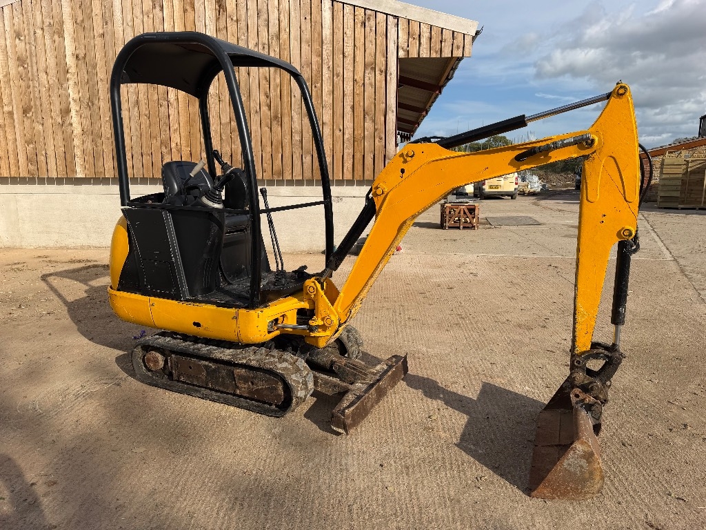 Mini-pelle JCB 8014 CTS — occasion 2013, 2 300 h