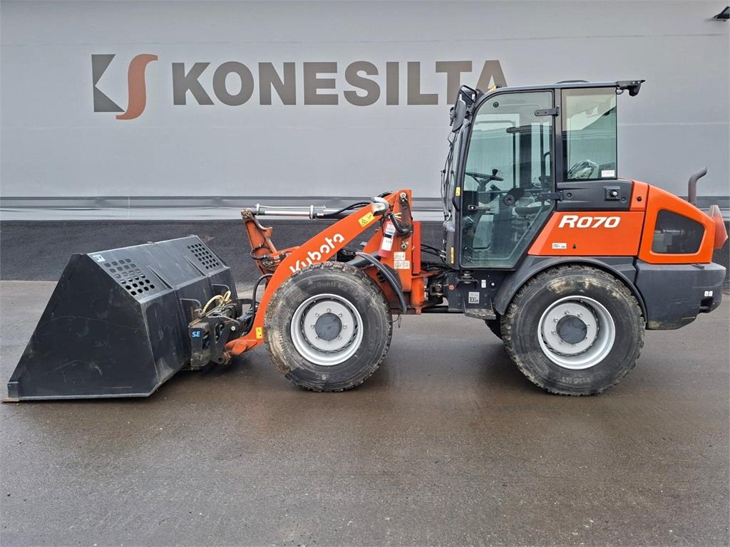 Chargeuse sur pneus Kubota R070 K WT QC -HUIPPUVARUSTEET — occasion 2021, 1 380 h