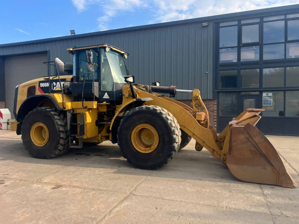 Chargeuse sur pneus Caterpillar 966 M — occasion 2016, 17 500 h
