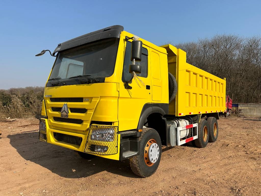 Camion benne Sinotruk HOWO 371 — occasion 2022