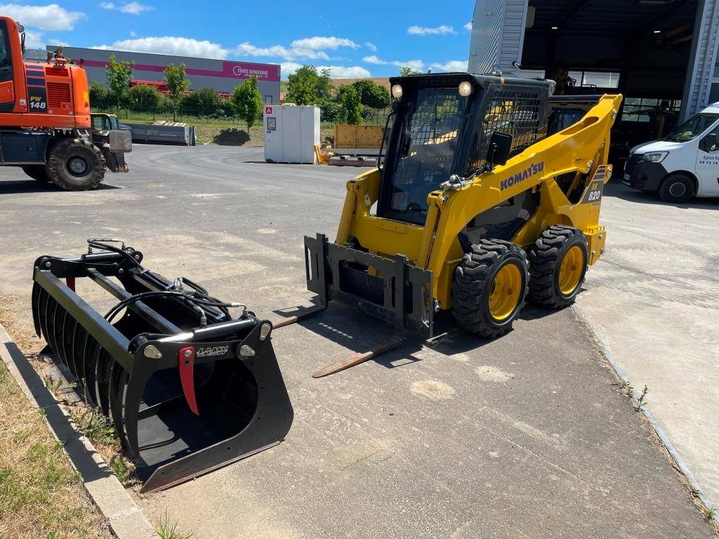 Komatsu SK820-8E0