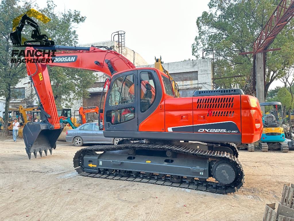 Doosan 225LC-9C