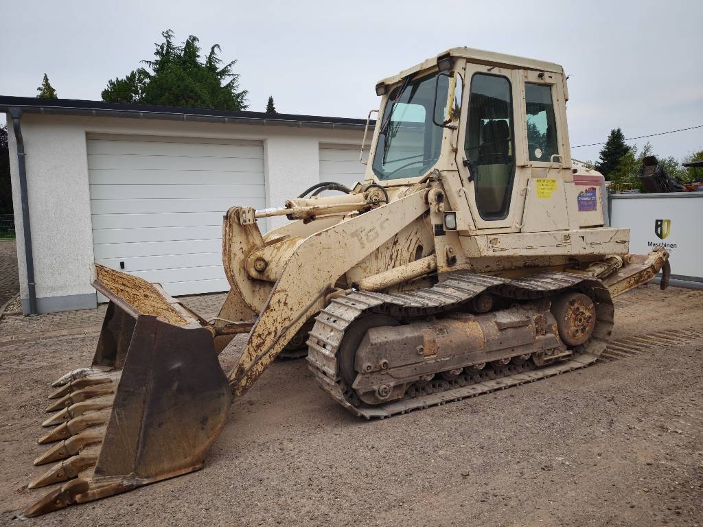 Chargeuse sur chenilles Caterpillar 953 C *Ripper* — occasion 2002, 9 700 h