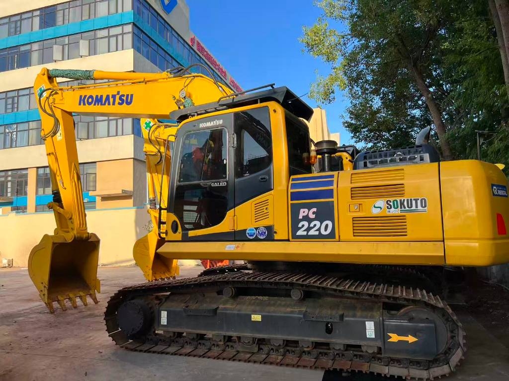 Komatsu PC 220-8